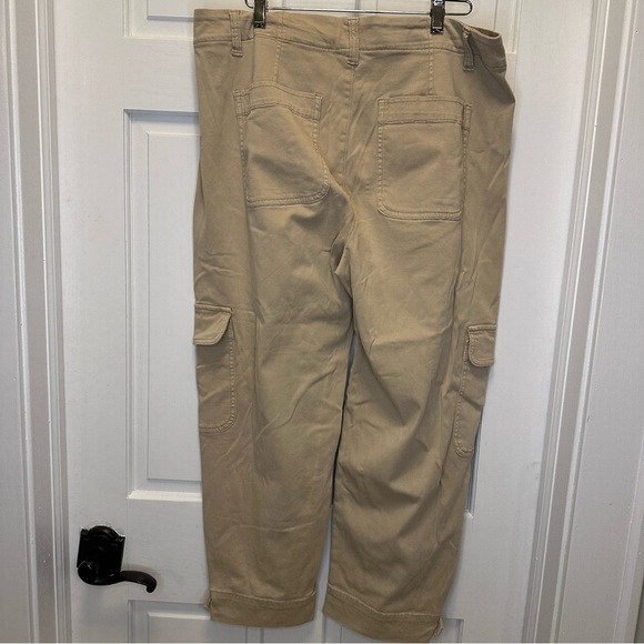 Liverpool Women's Barrel‎ Leg Khaki Pants - Picture 2 of 9